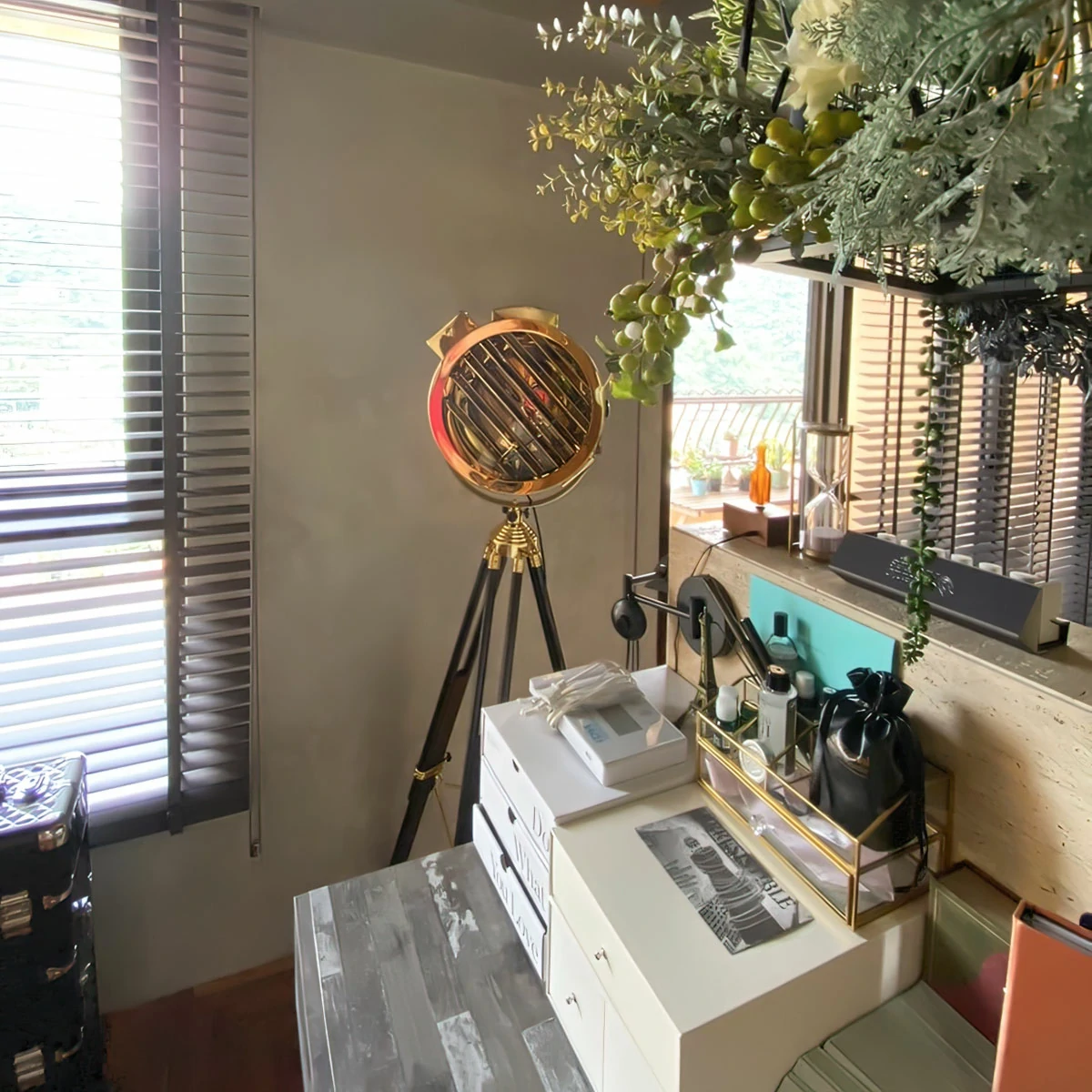 Alfred Tripod Floor Lamp - Image 3