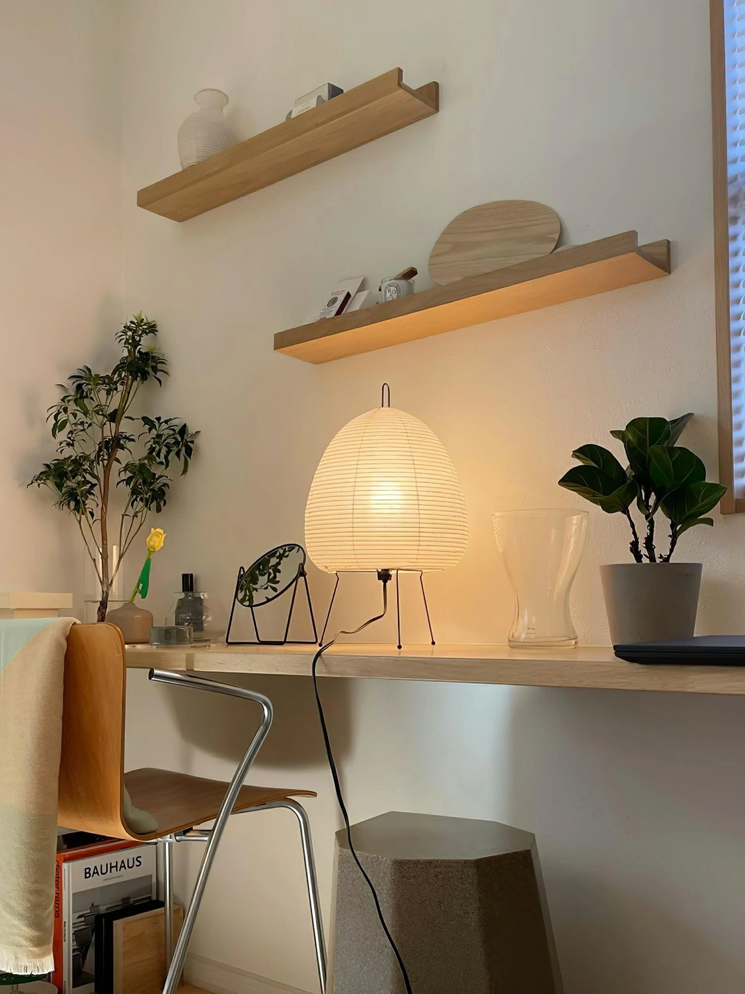 Akari 1A Table Lamp - Image 5