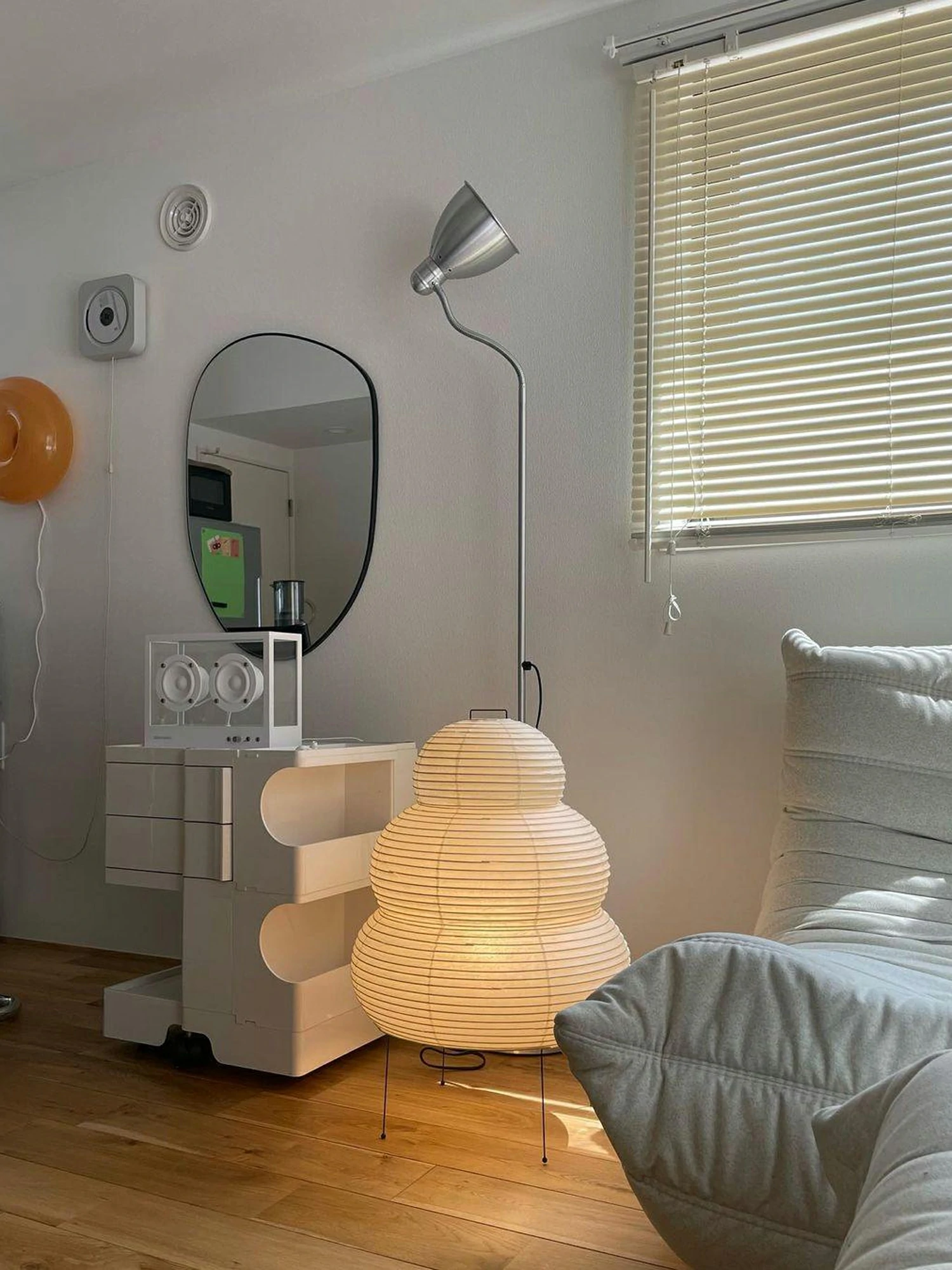 Akari 24N Table Lamp - Image 11