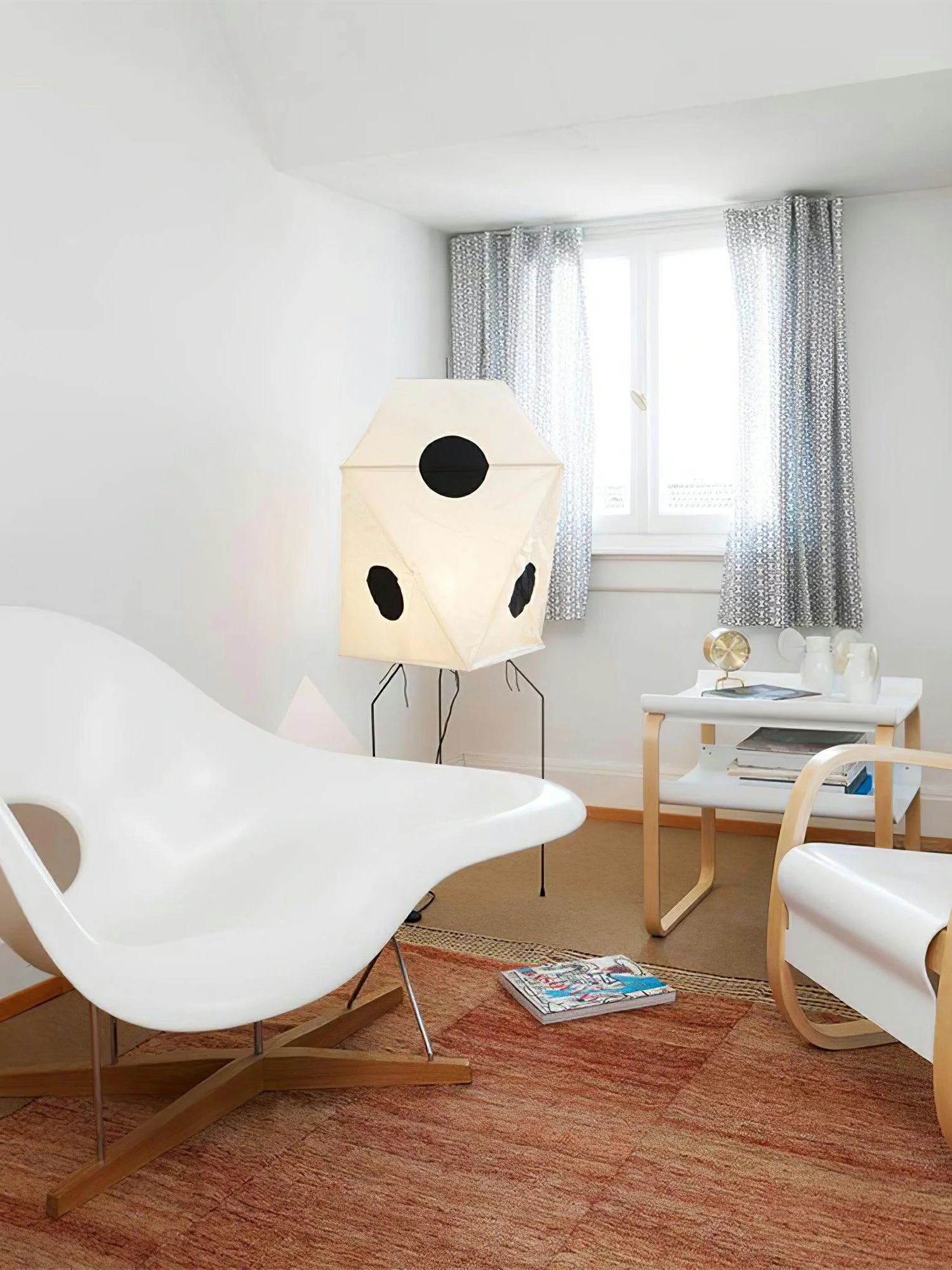 Akari UF3-Q Floor Lamp - Image 11