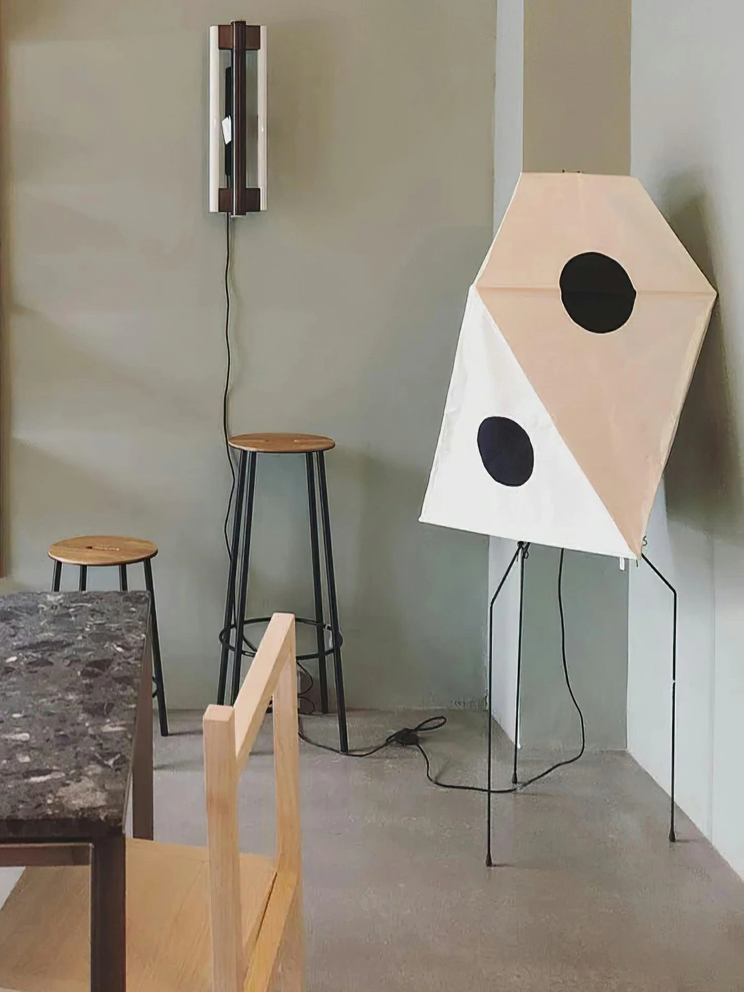 Akari UF3-Q Floor Lamp - Image 5