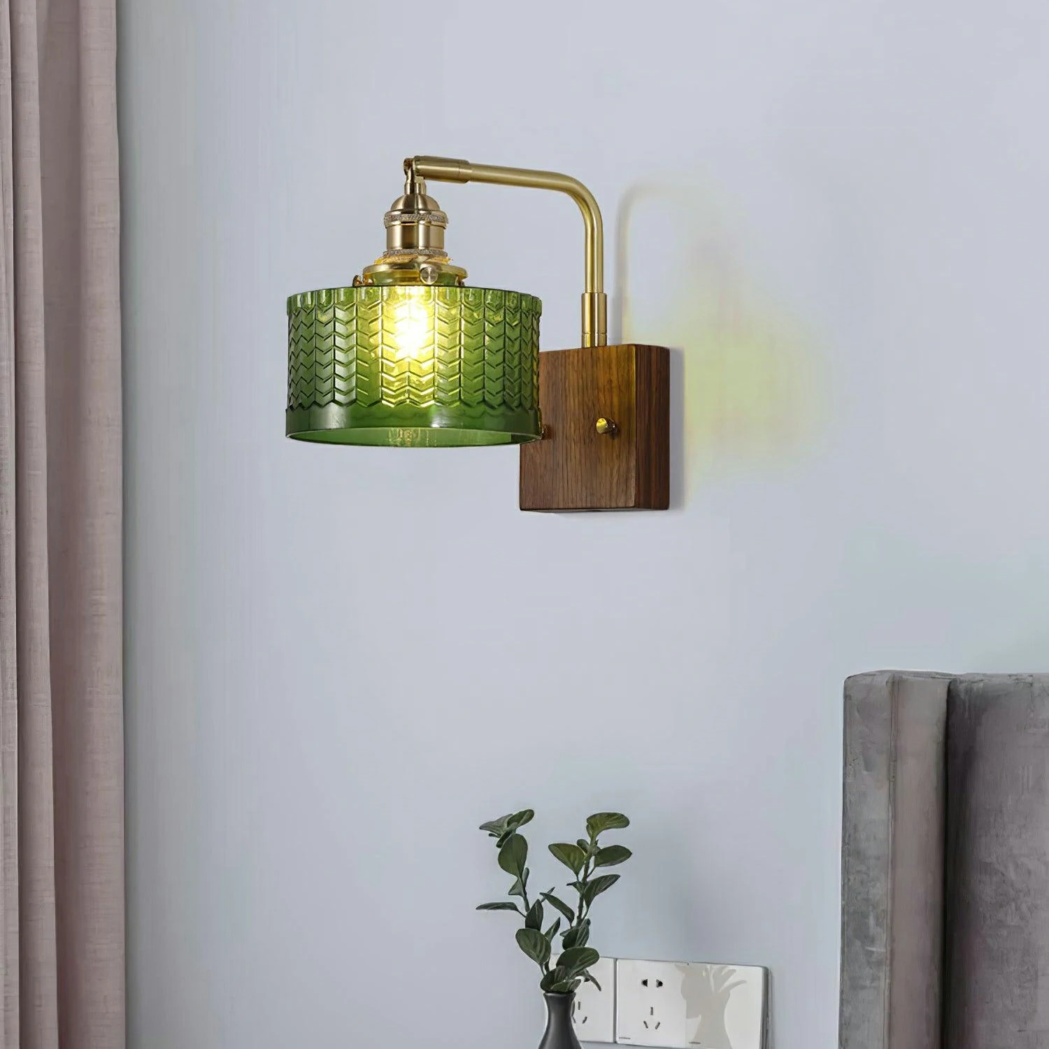 Cavella Wall Lamp - Image 2