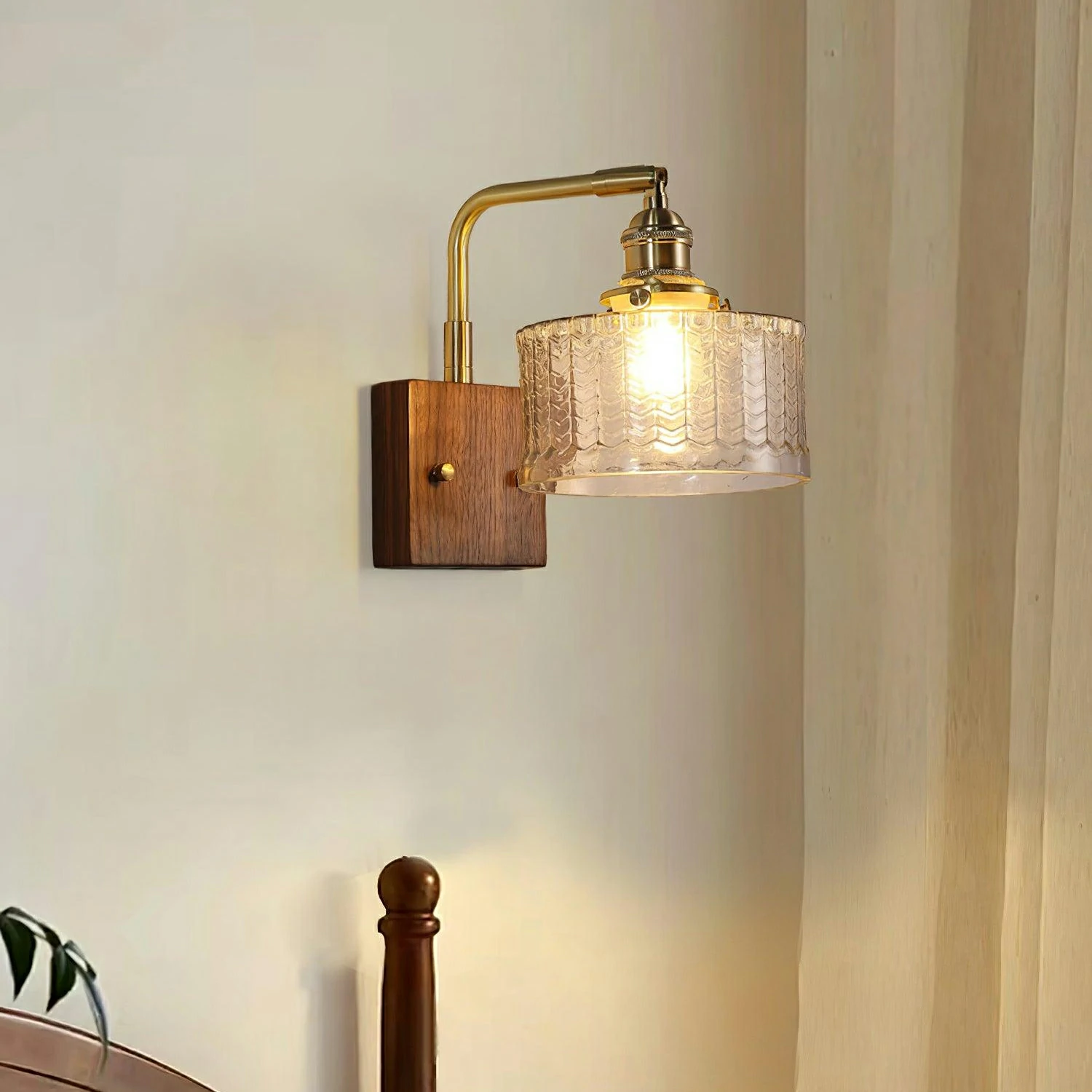 Cavella Wall Lamp - Image 3