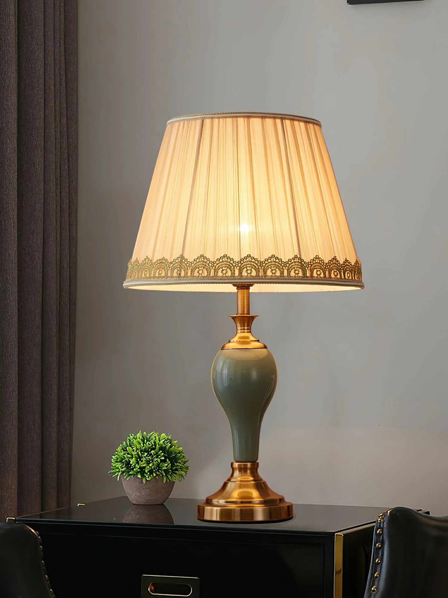 Chaslyn Desk Lamp - Image 7