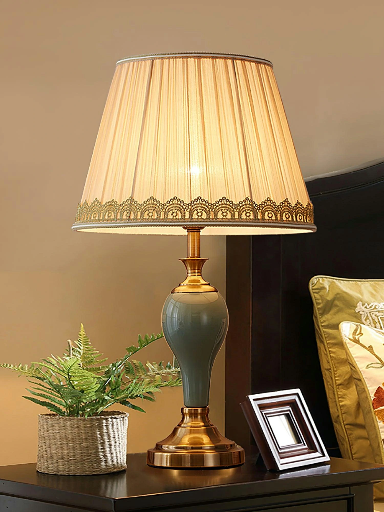 Chaslyn Desk Lamp - Image 4