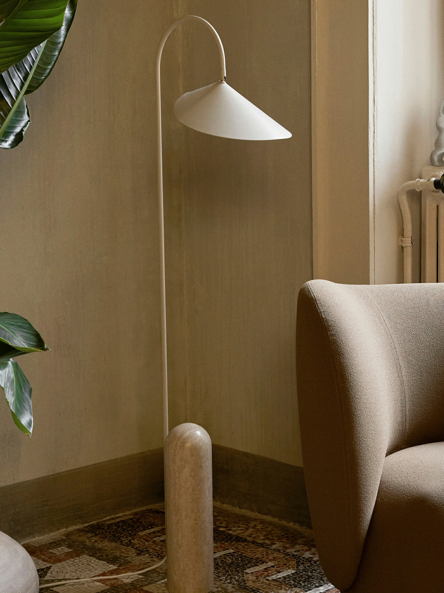 Crescent Floor Lamp - Image 4