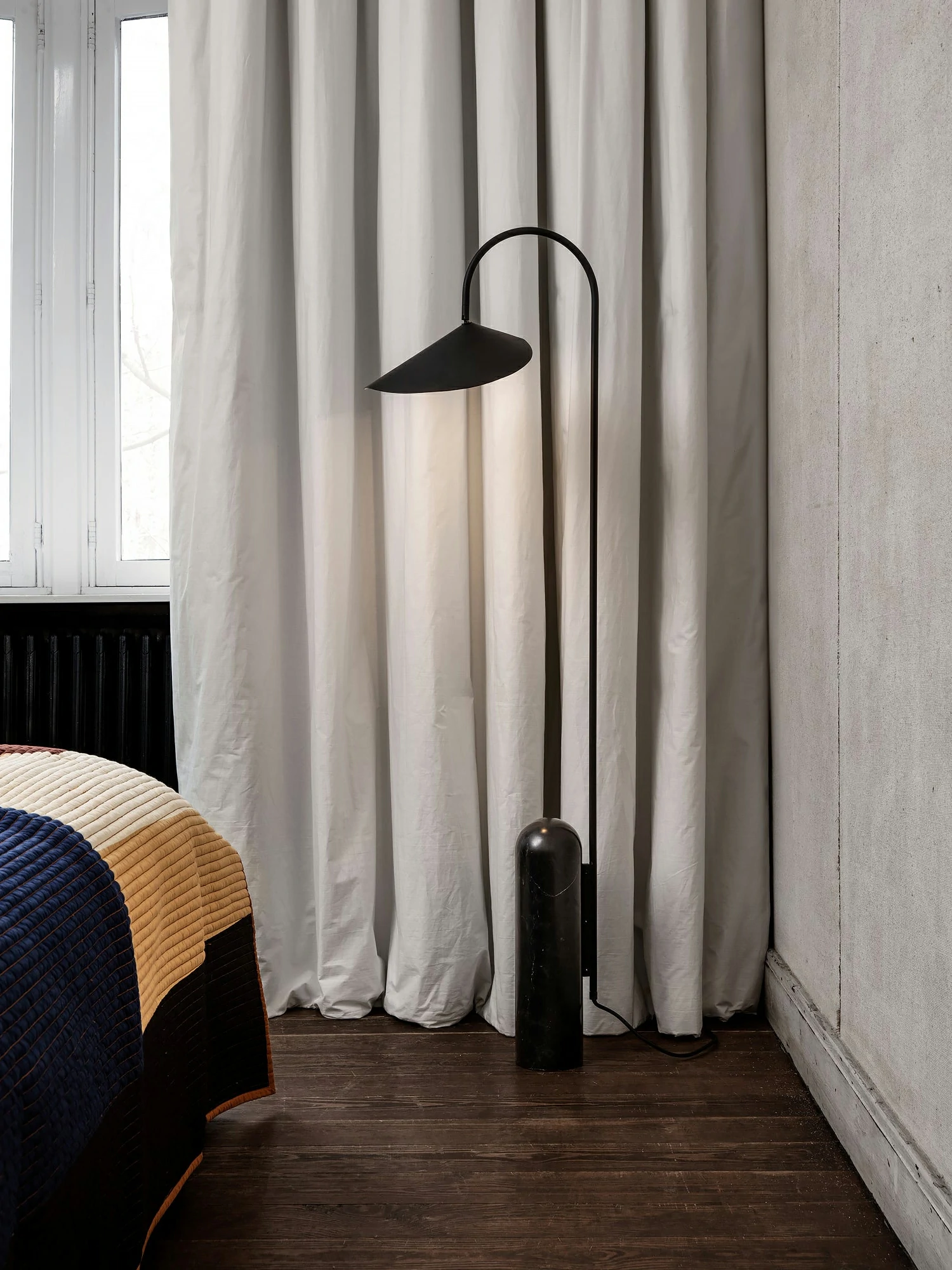 Crescent Floor Lamp - Image 3