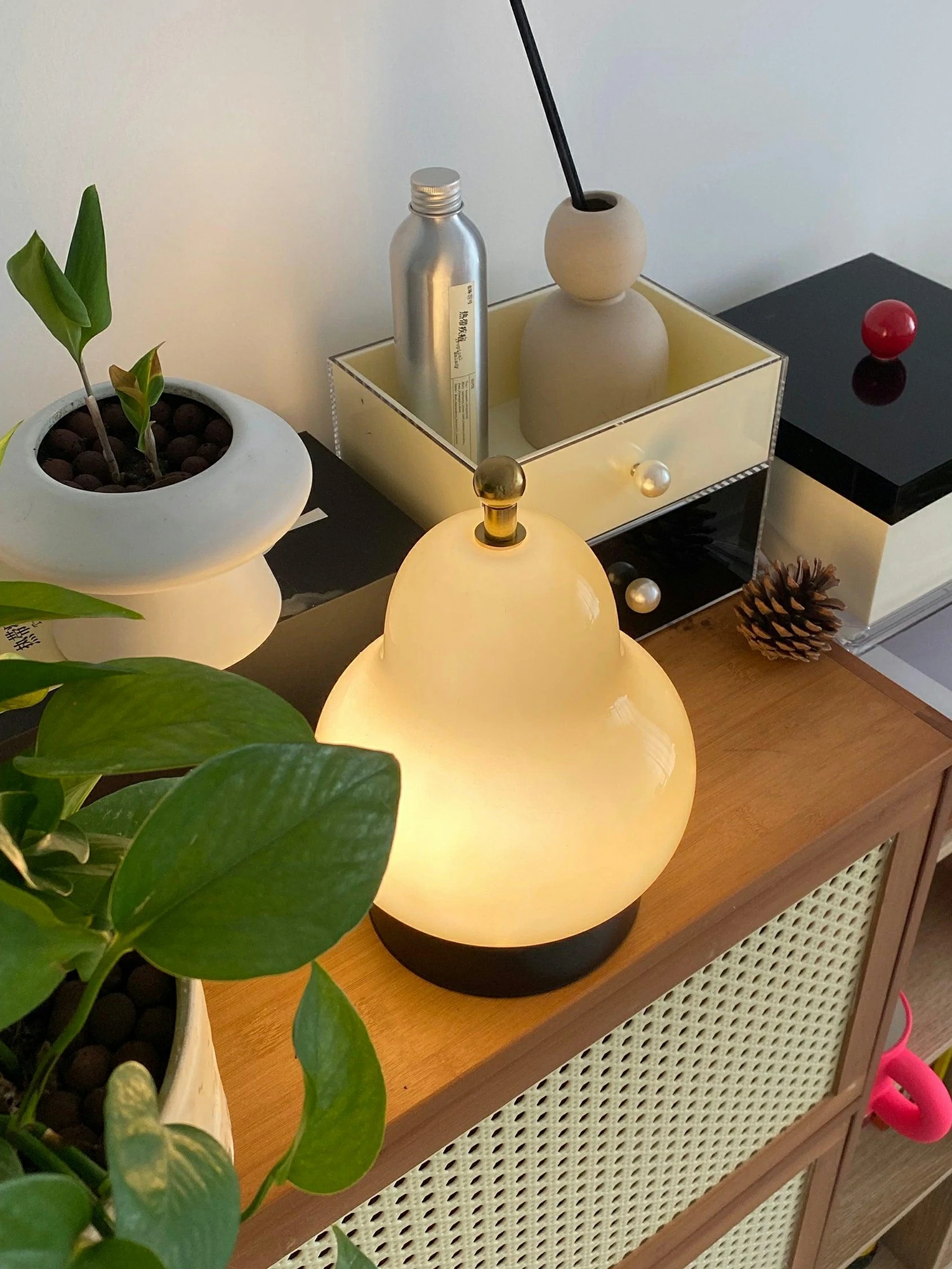 Cute Pear Table Lamp (built-in battery) - Image 4