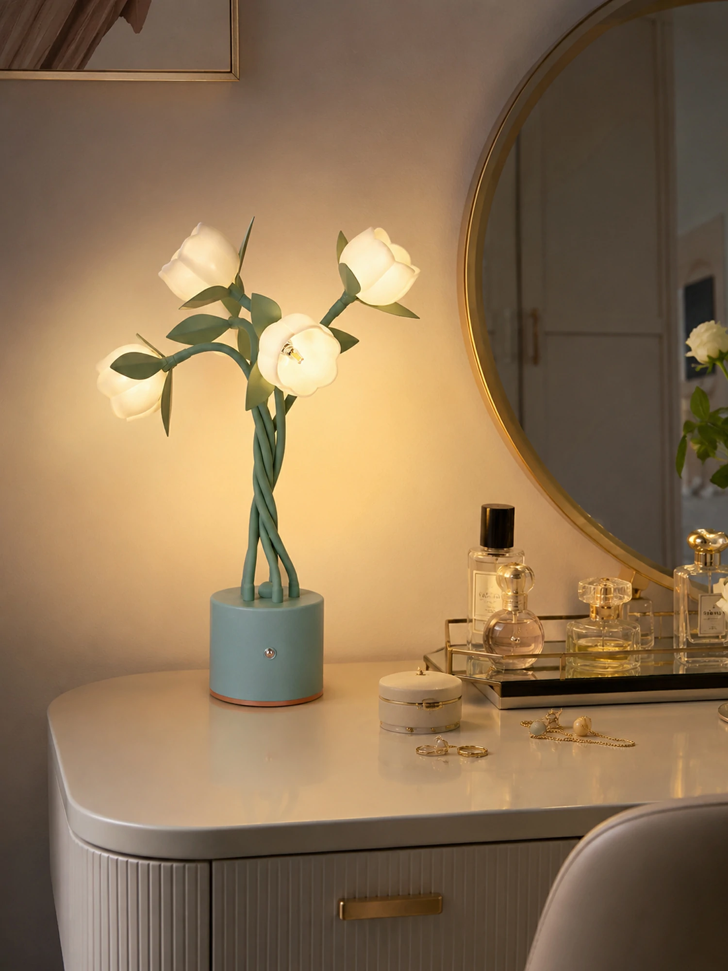 Faira Flower Table Lamp - Image 2