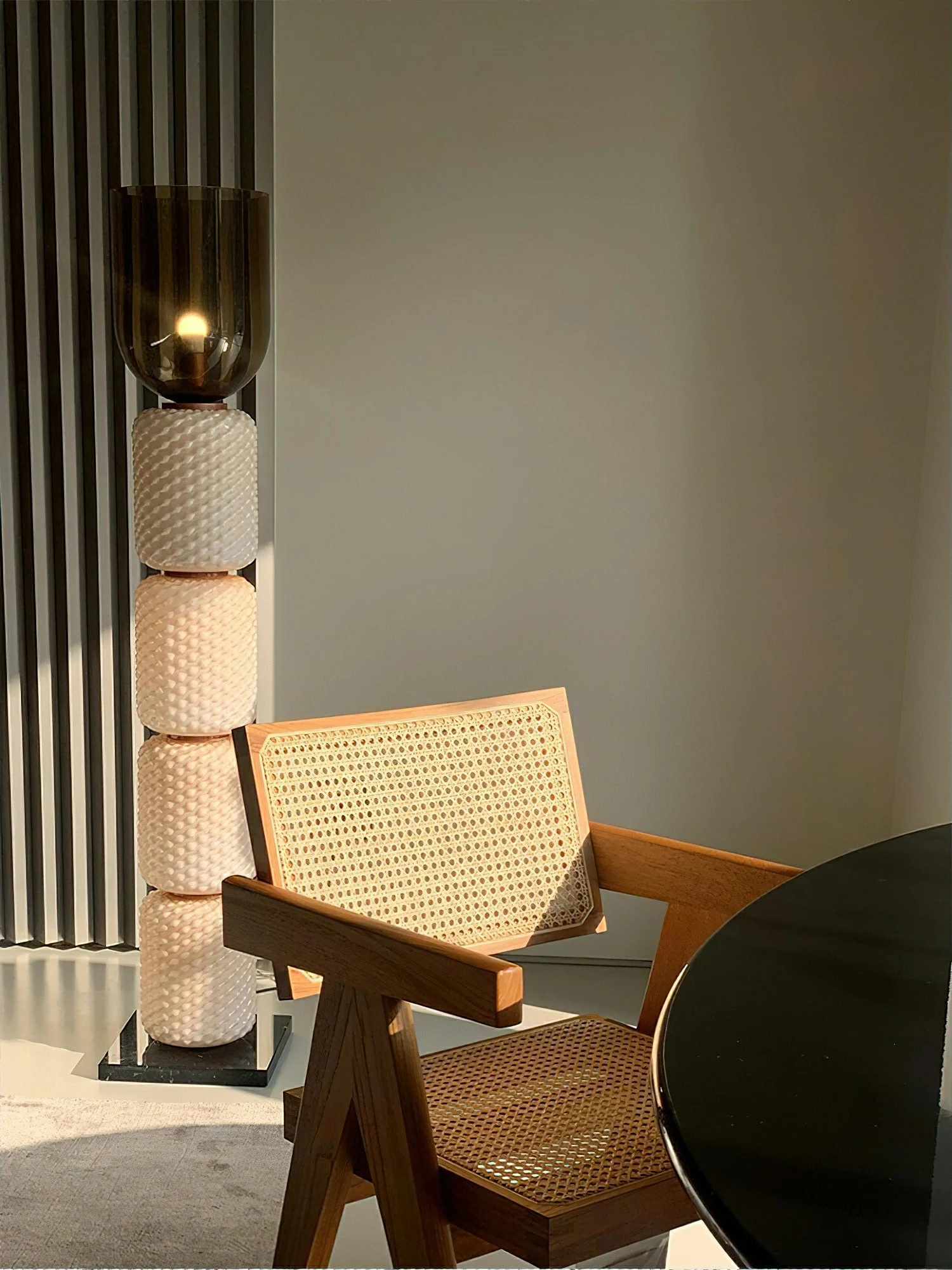 Ficupala Floor Lamp - Image 11