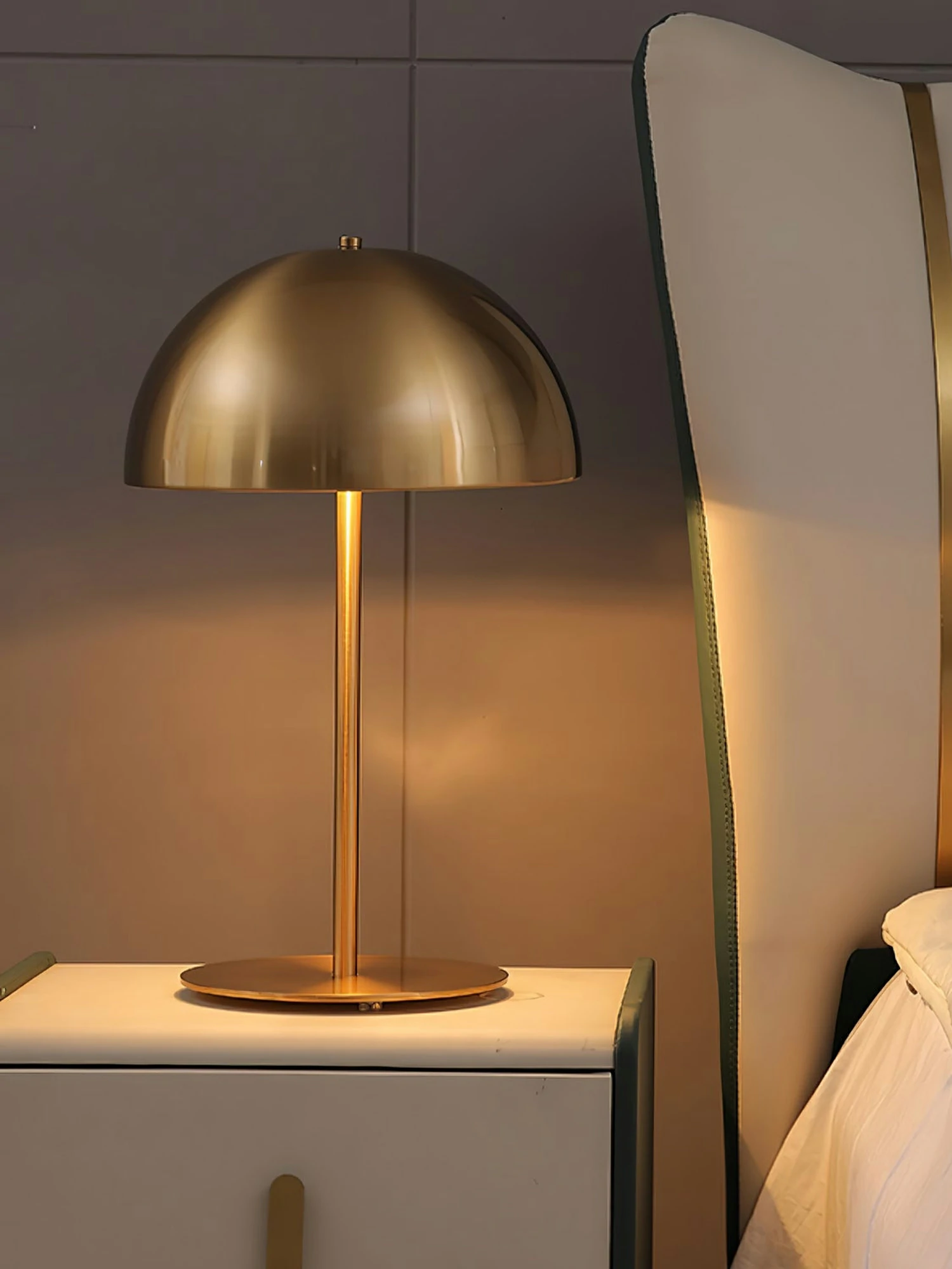 Hanna Table Lamp - Image 2