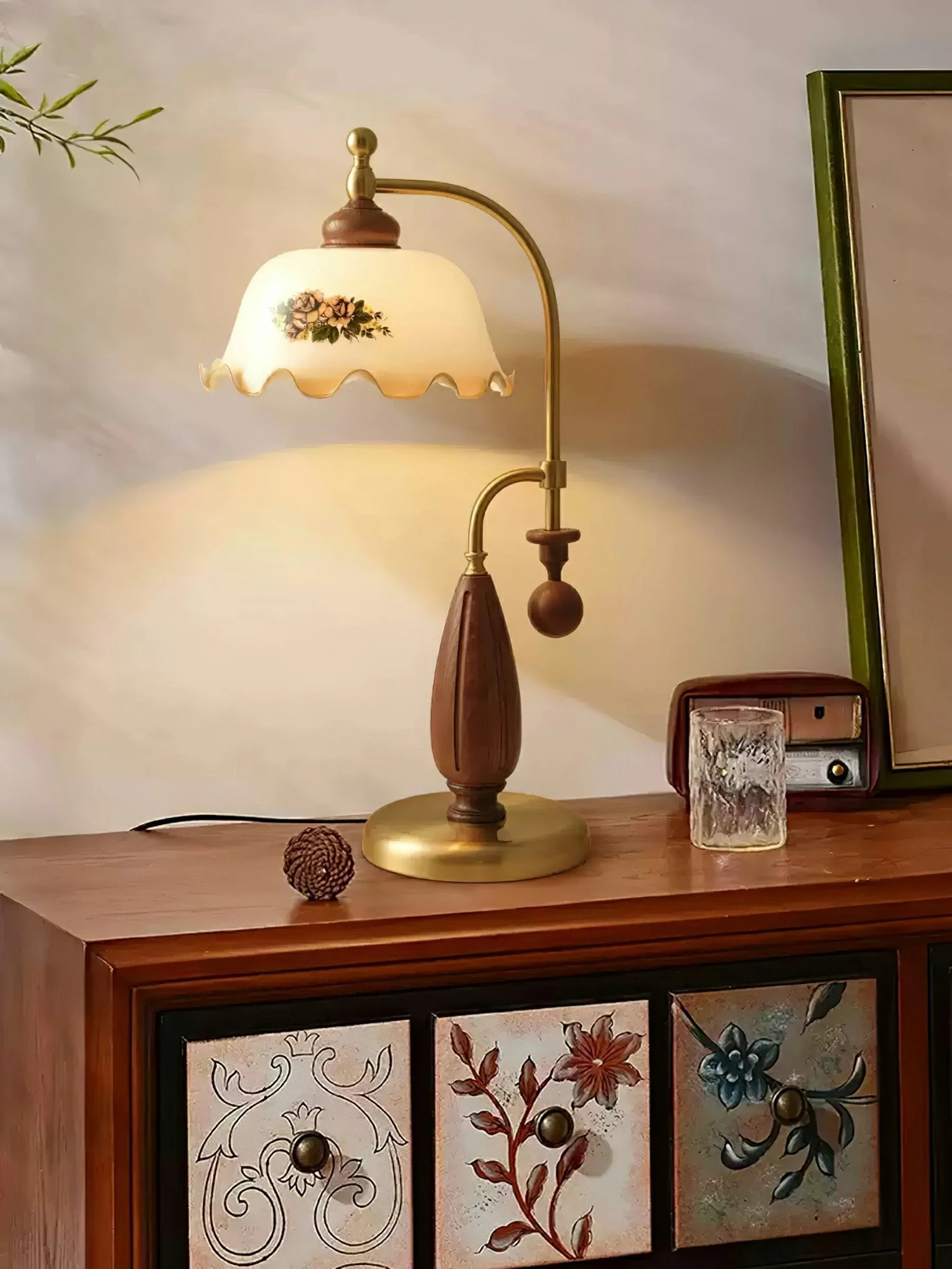 Heritage Bloom Table Lamp - Image 4