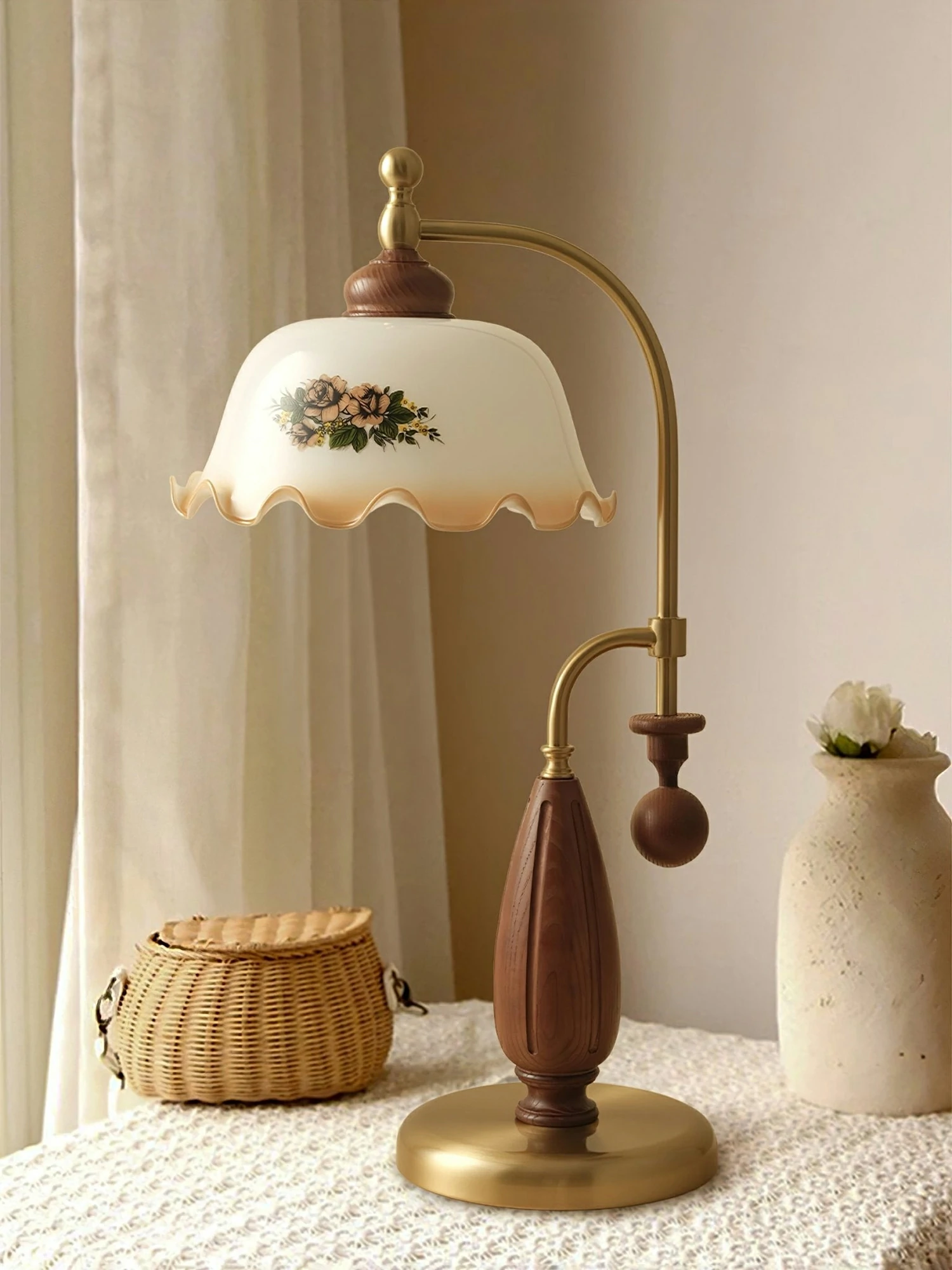 Heritage Bloom Table Lamp - Image 3