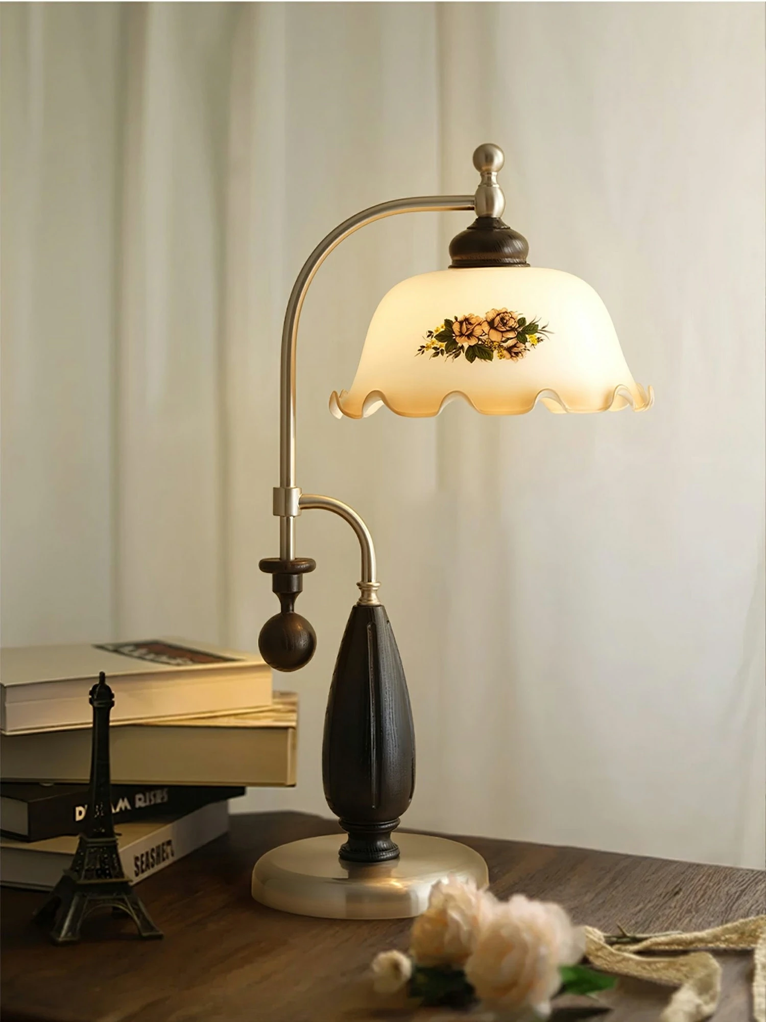 Heritage Bloom Table Lamp - Image 5