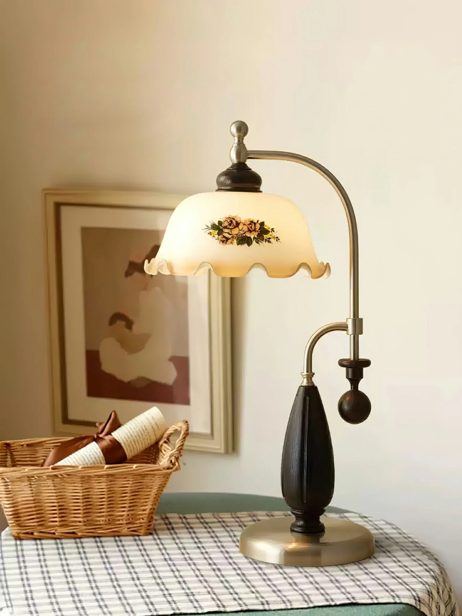 Heritage Bloom Table Lamp - Image 7