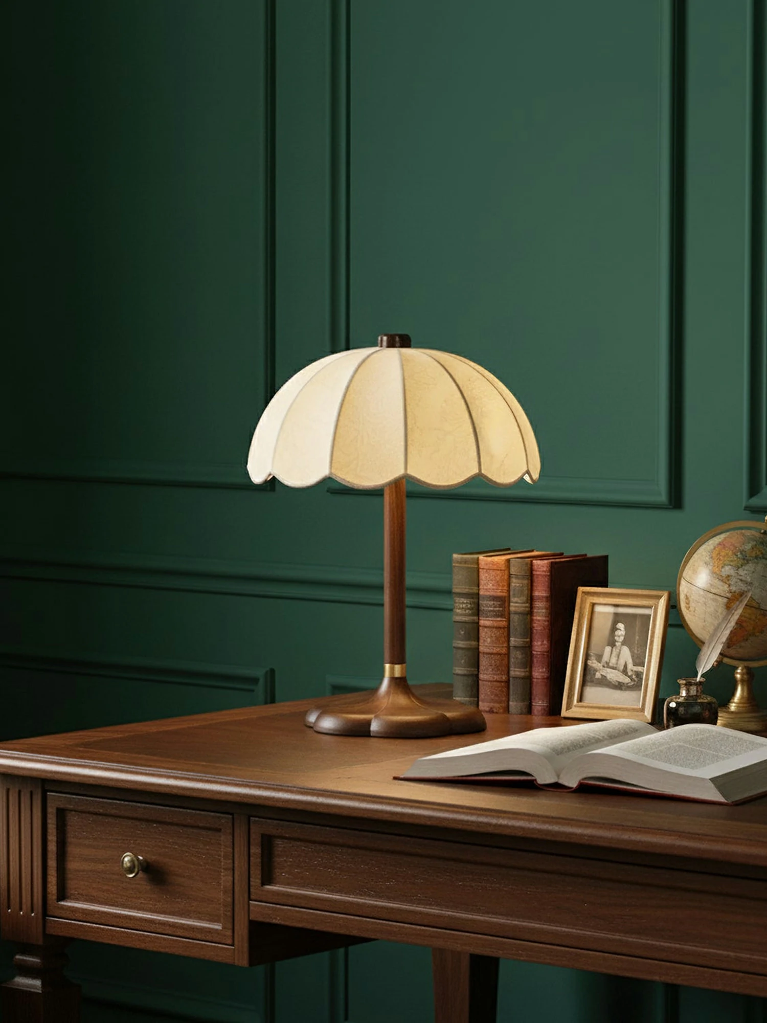 Prague Petals Table Lamp - Image 4