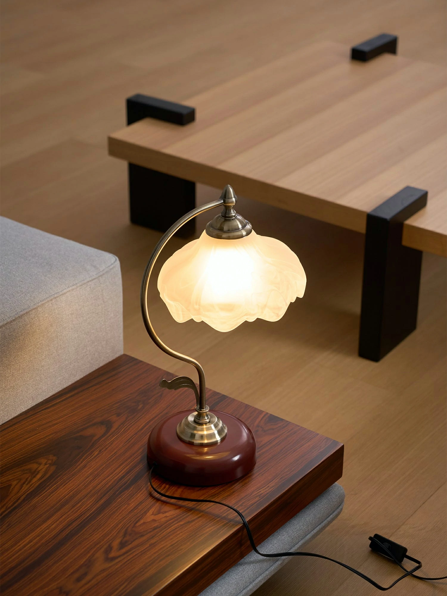 Retro Flower Table Lamp - Image 9