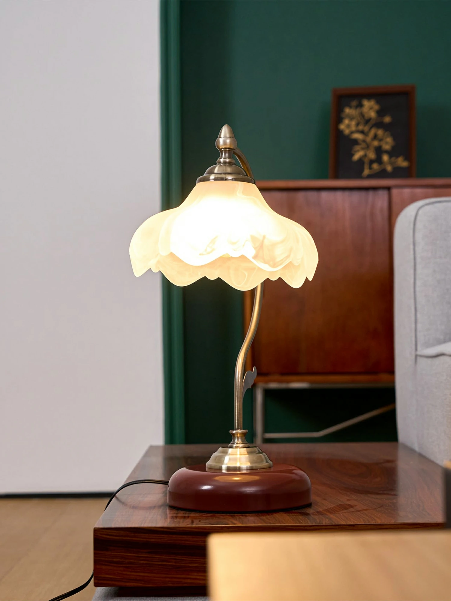 Retro Flower Table Lamp - Image 3