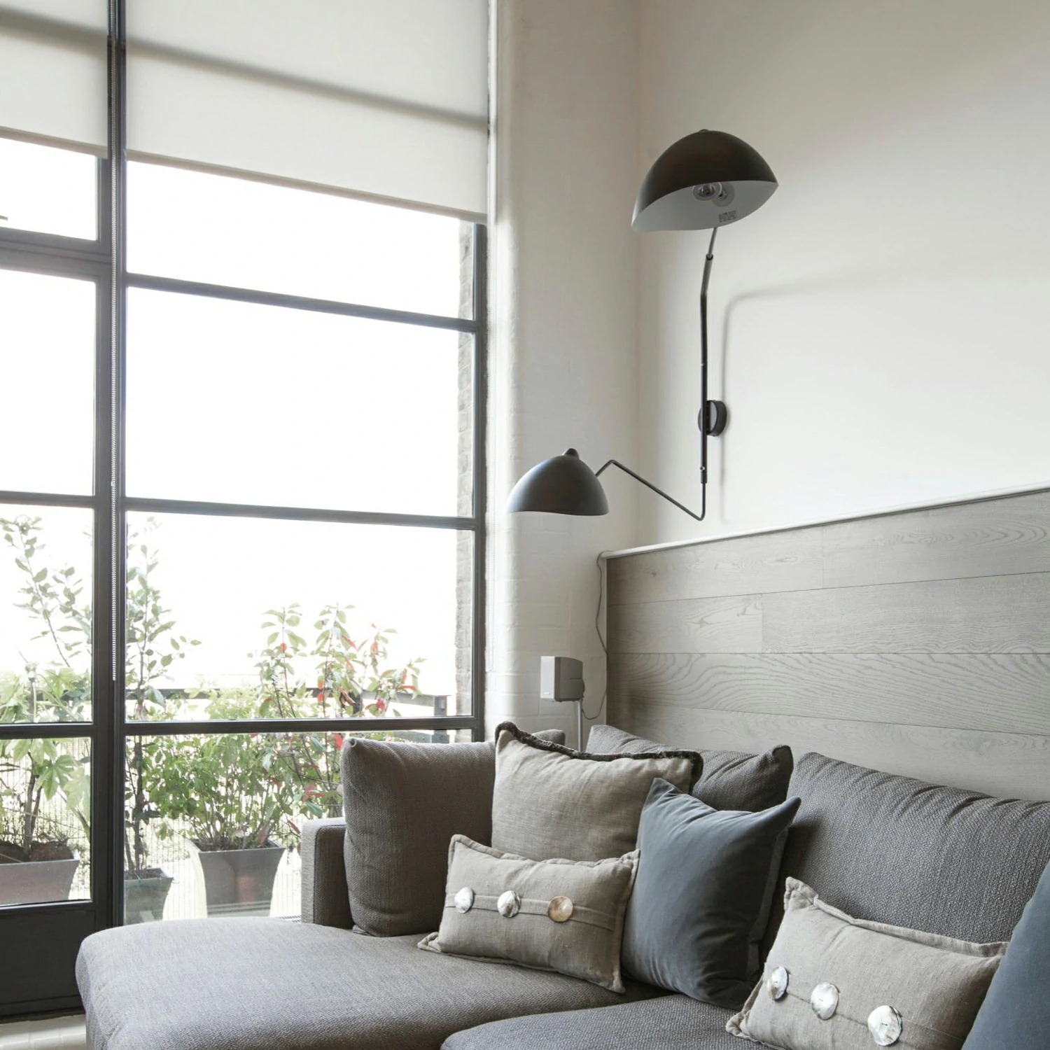 Serge Mouille Wall Lamp - Image 2