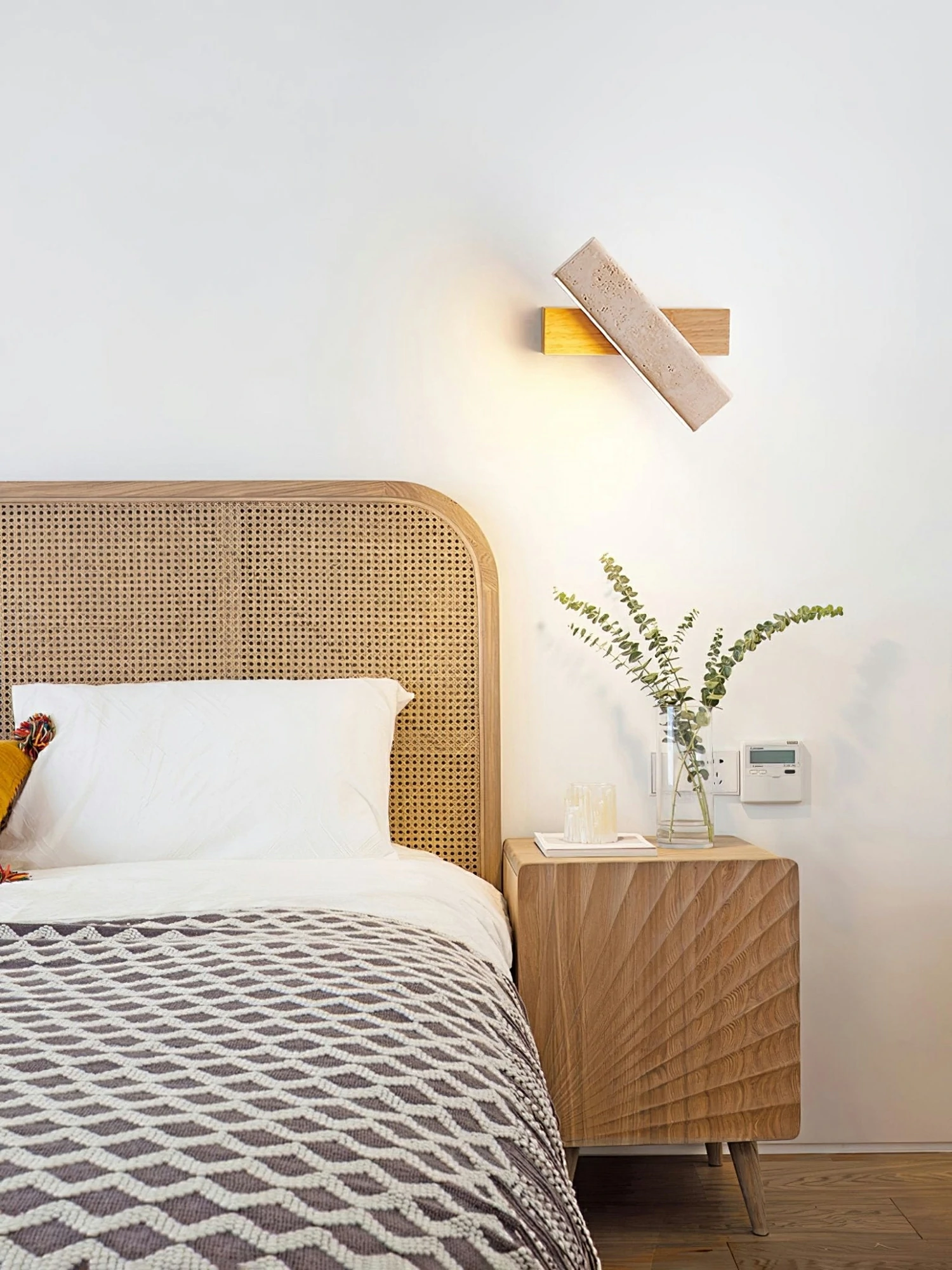Axis Linear Wall Lamp - Image 4