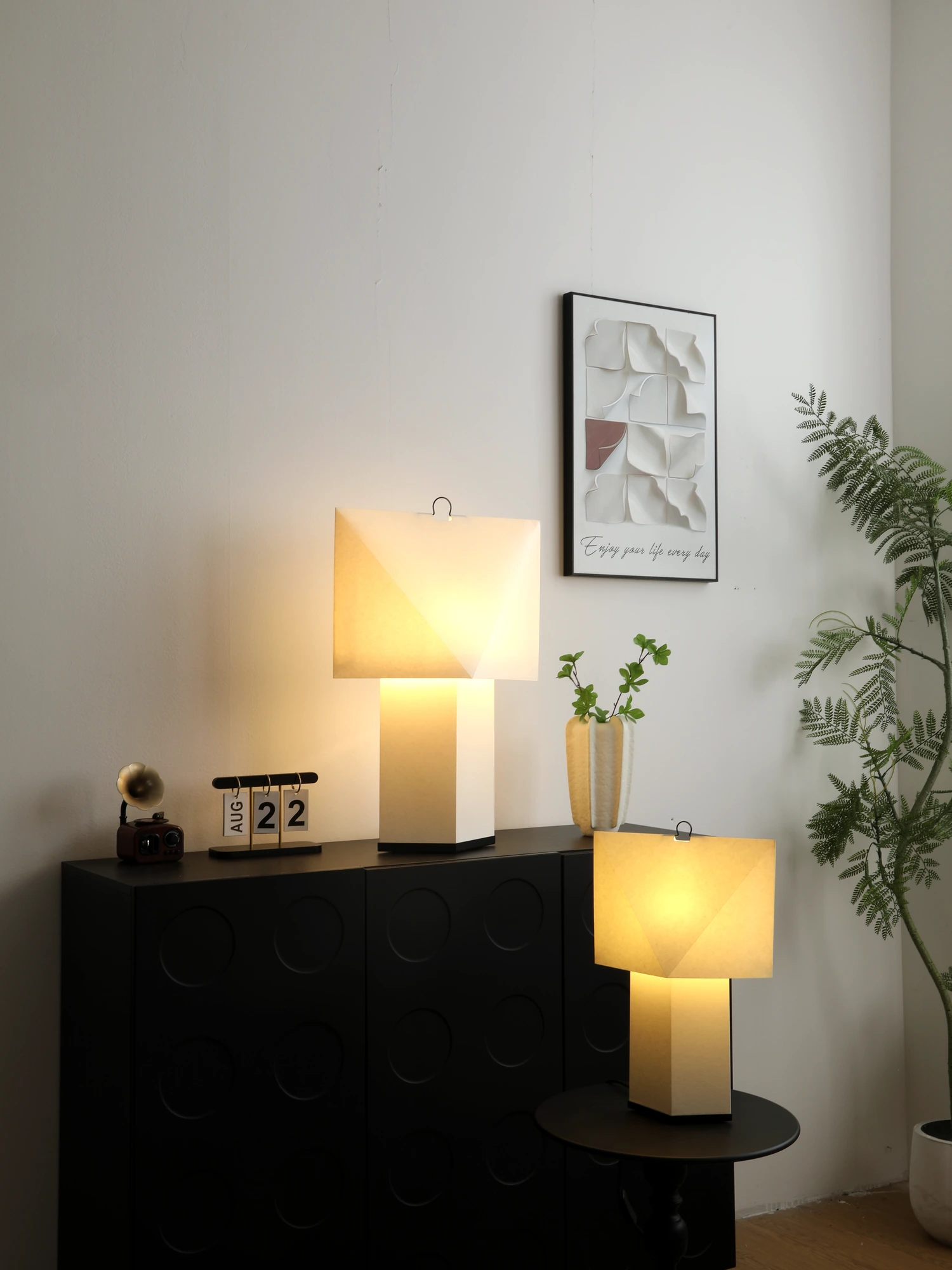 Aplat Table Lamp - Image 5