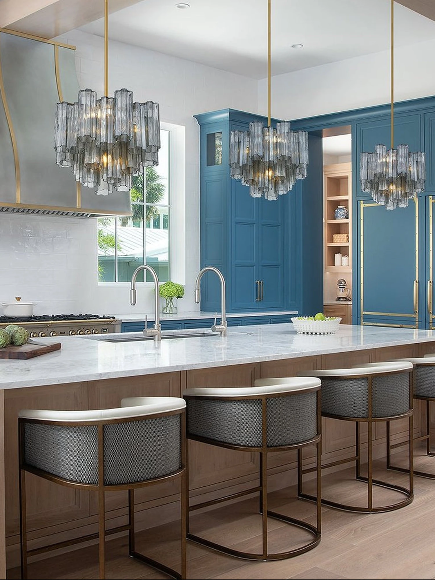 Eloria Murano Glass Chandelier - Image 7