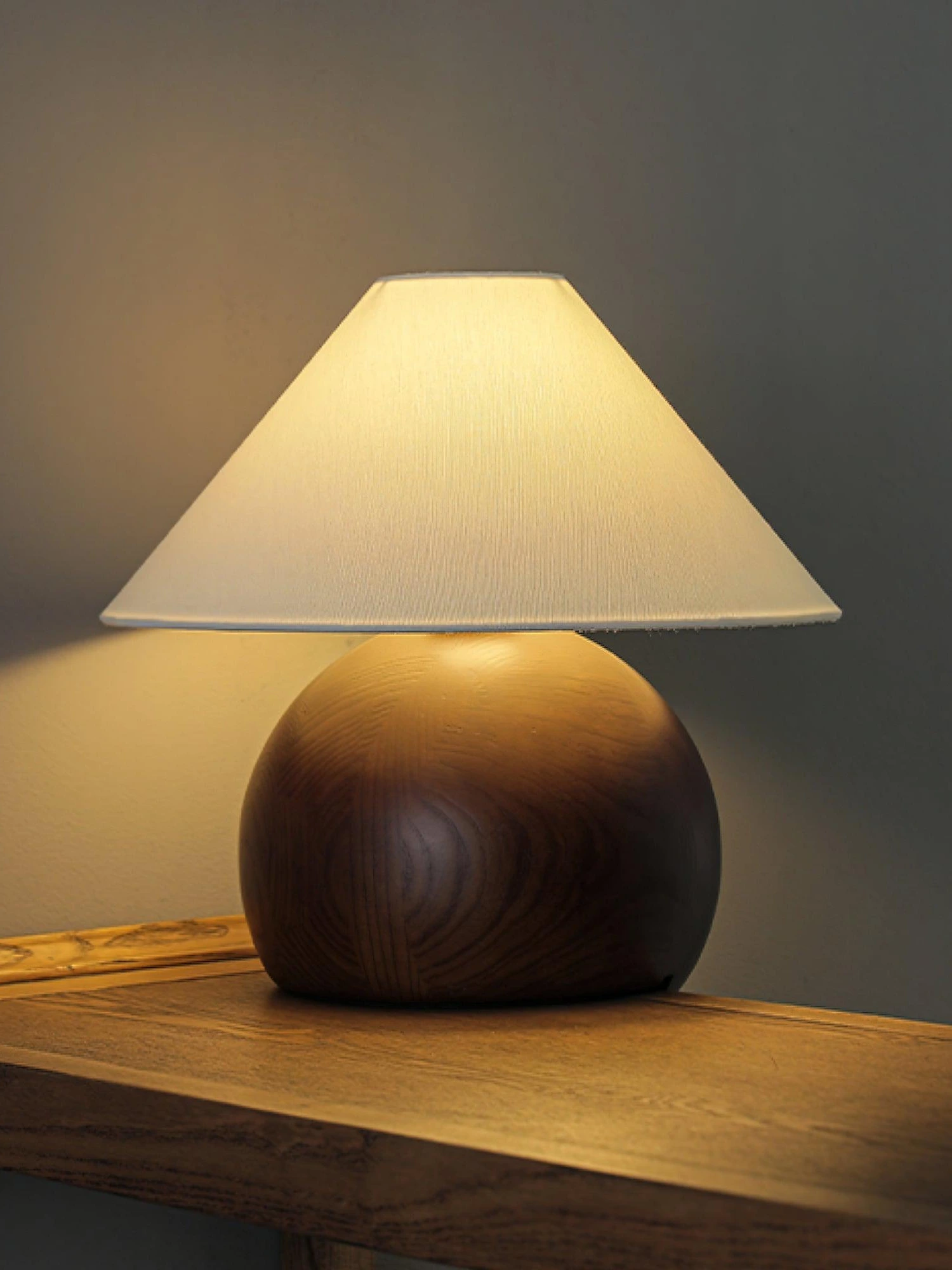 Corner Log Table Lamp - Image 2