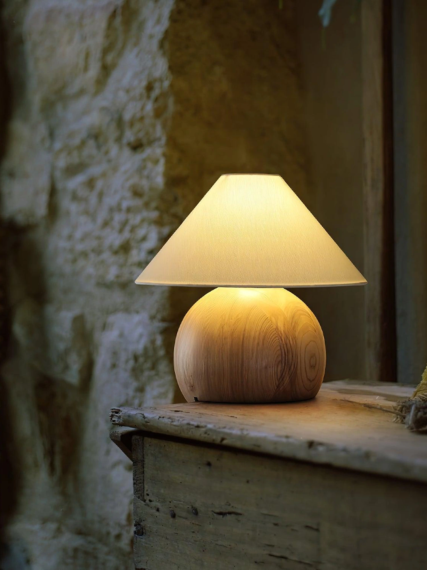 Corner Log Table Lamp - Image 4