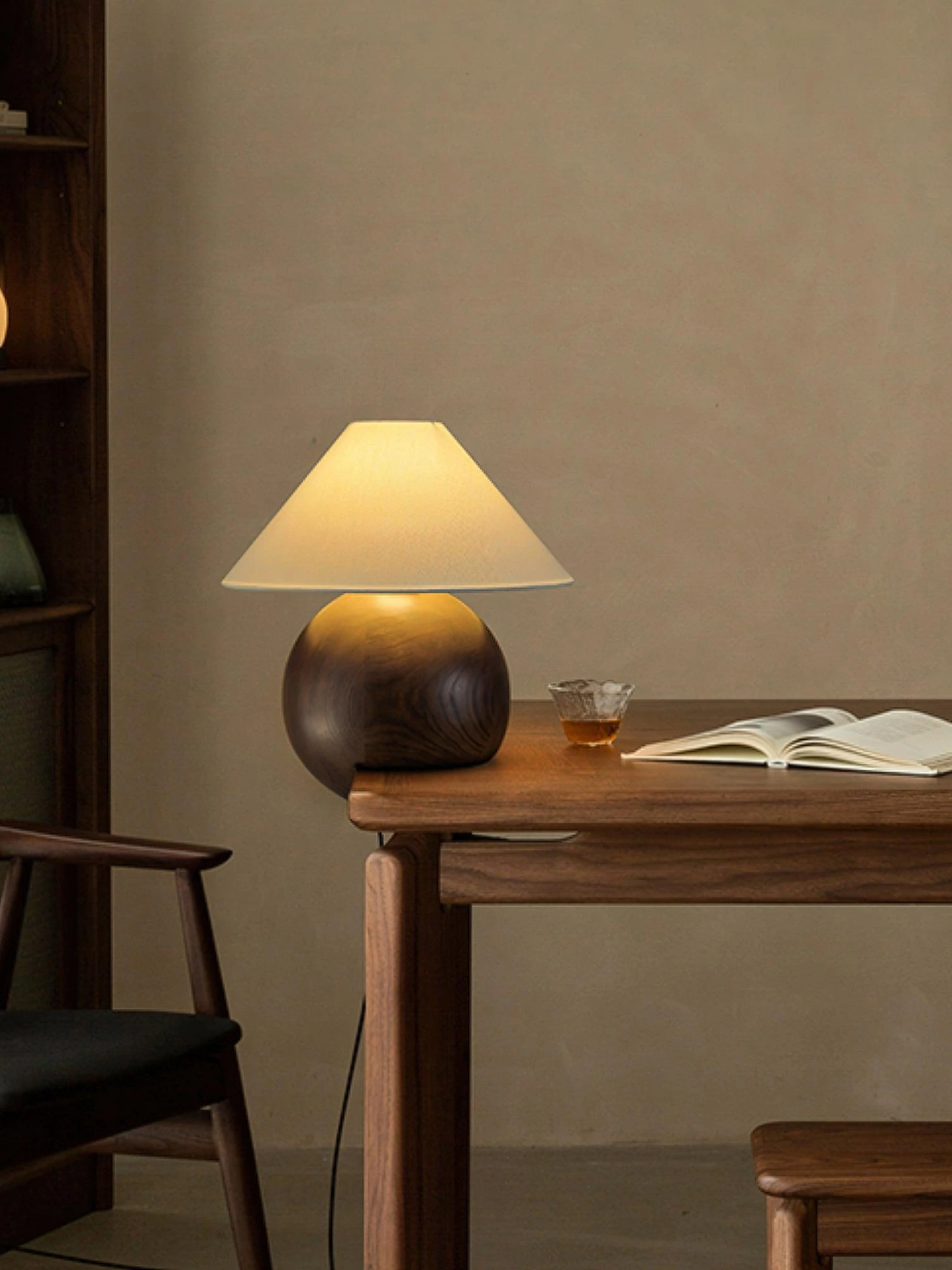 Corner Log Table Lamp - Image 5