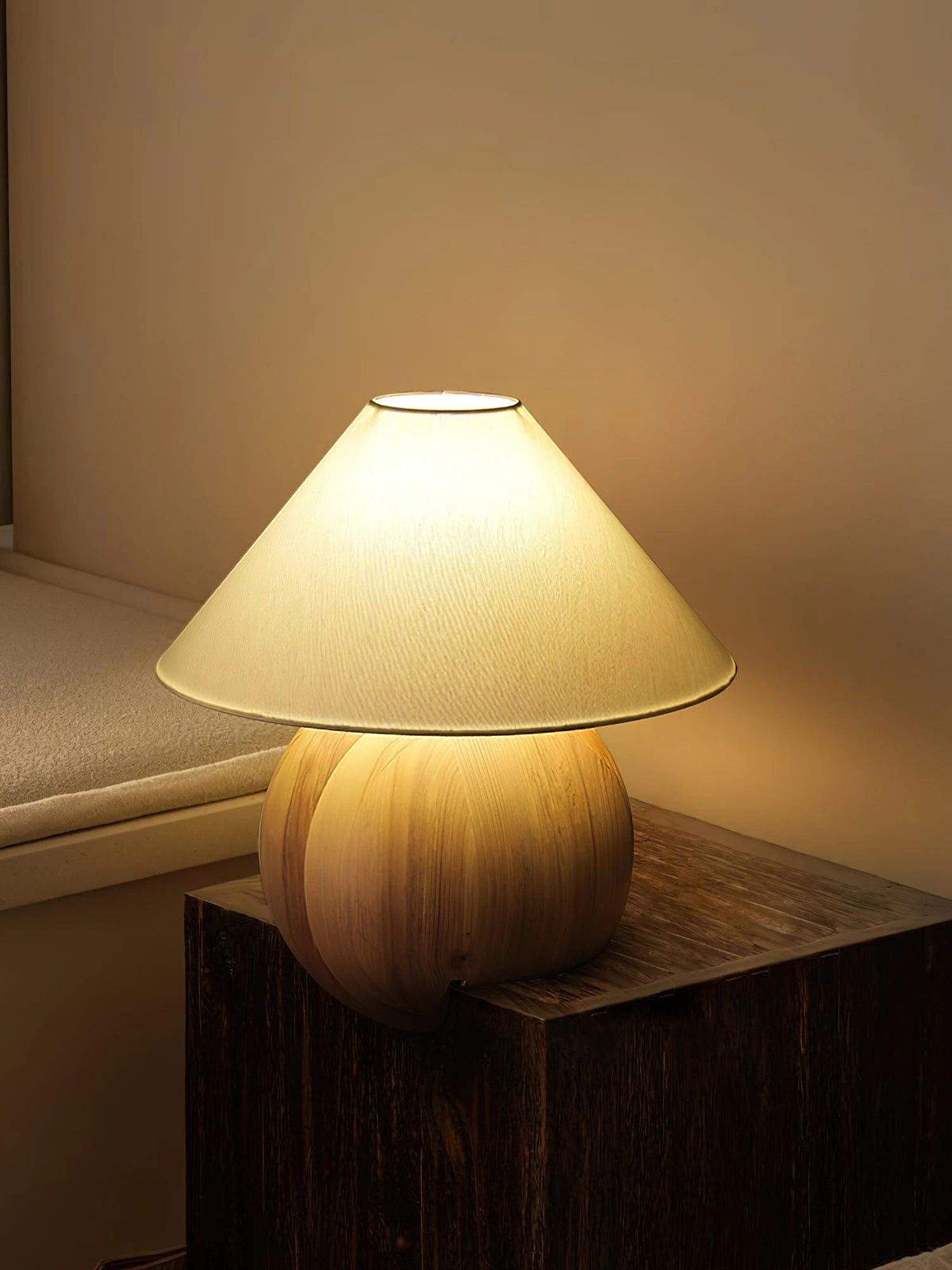 Corner Log Table Lamp - Image 6