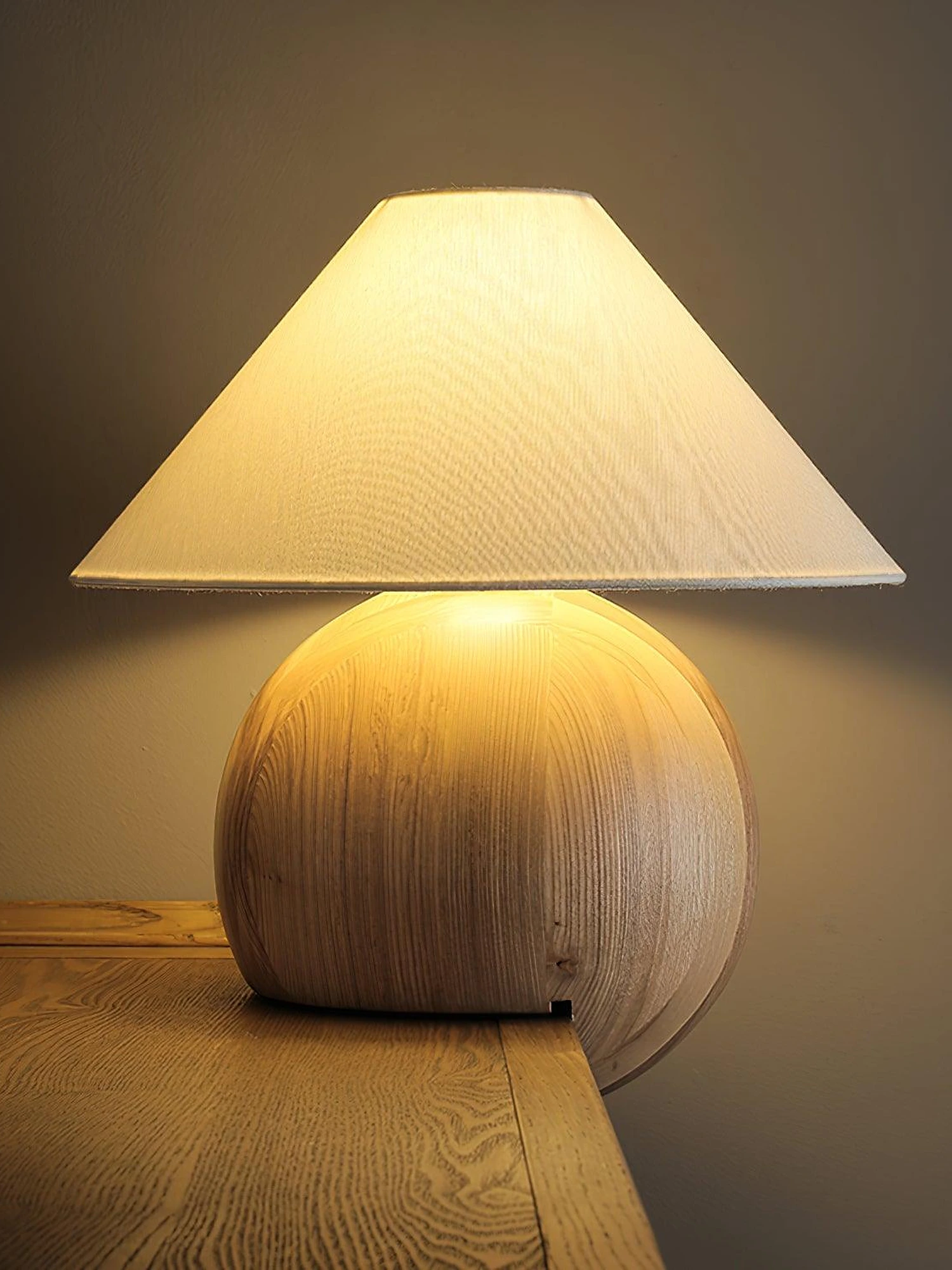 Corner Log Table Lamp - Image 9