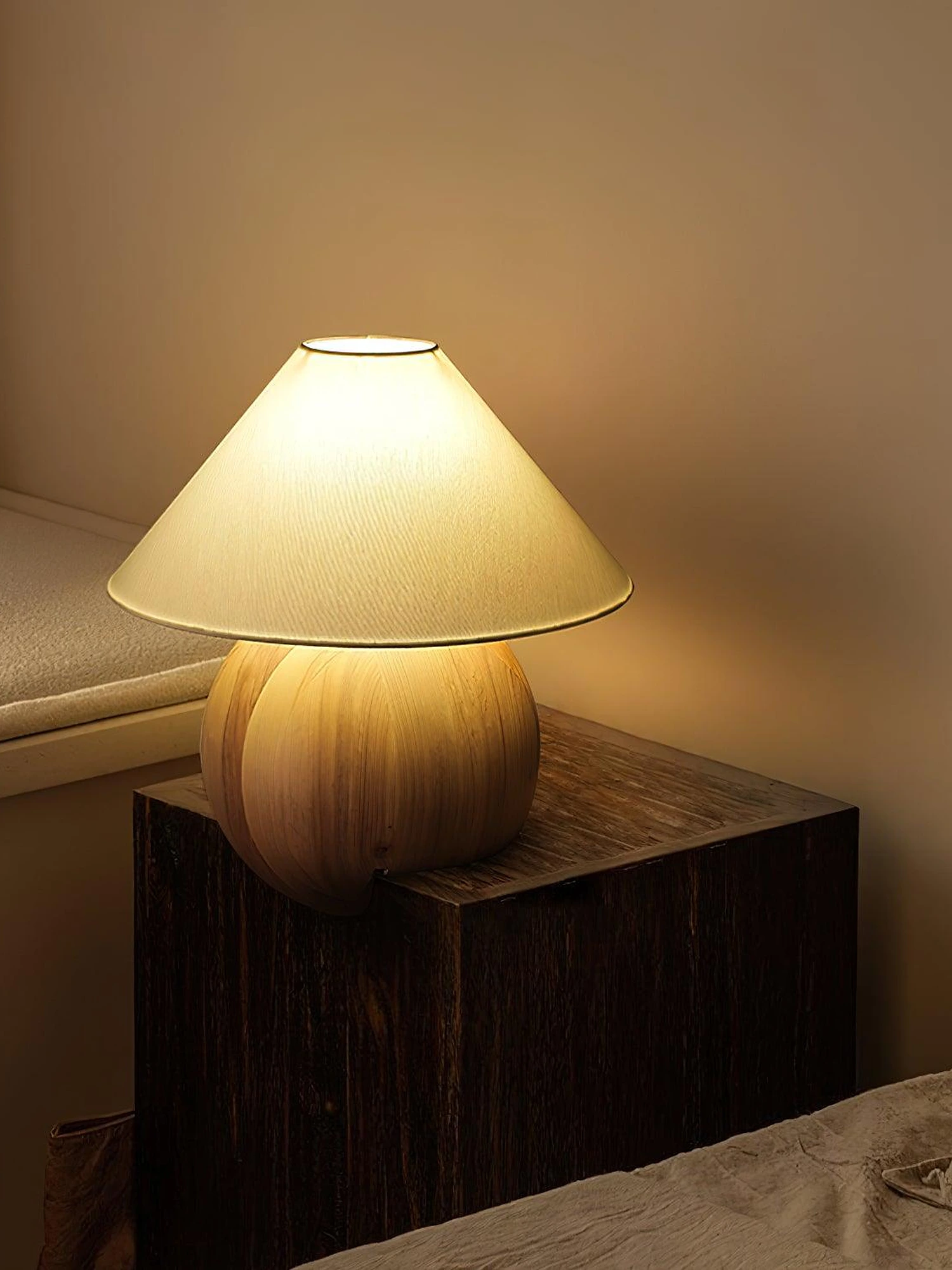 Corner Log Table Lamp - Image 10