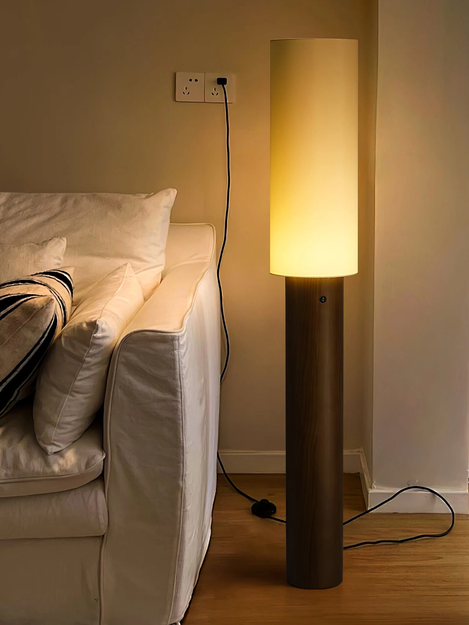Elara Wood Floor Lamp - Image 4