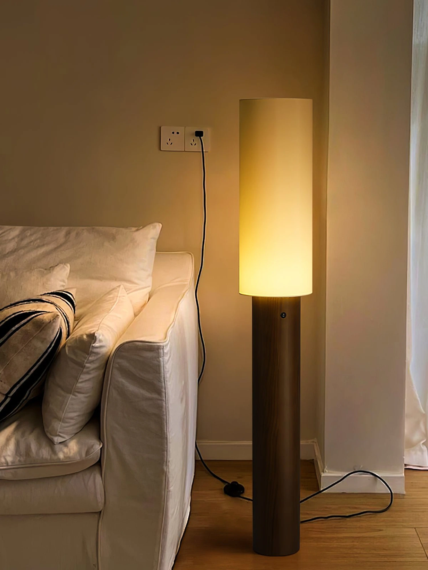 Elara Wood Floor Lamp - Image 9