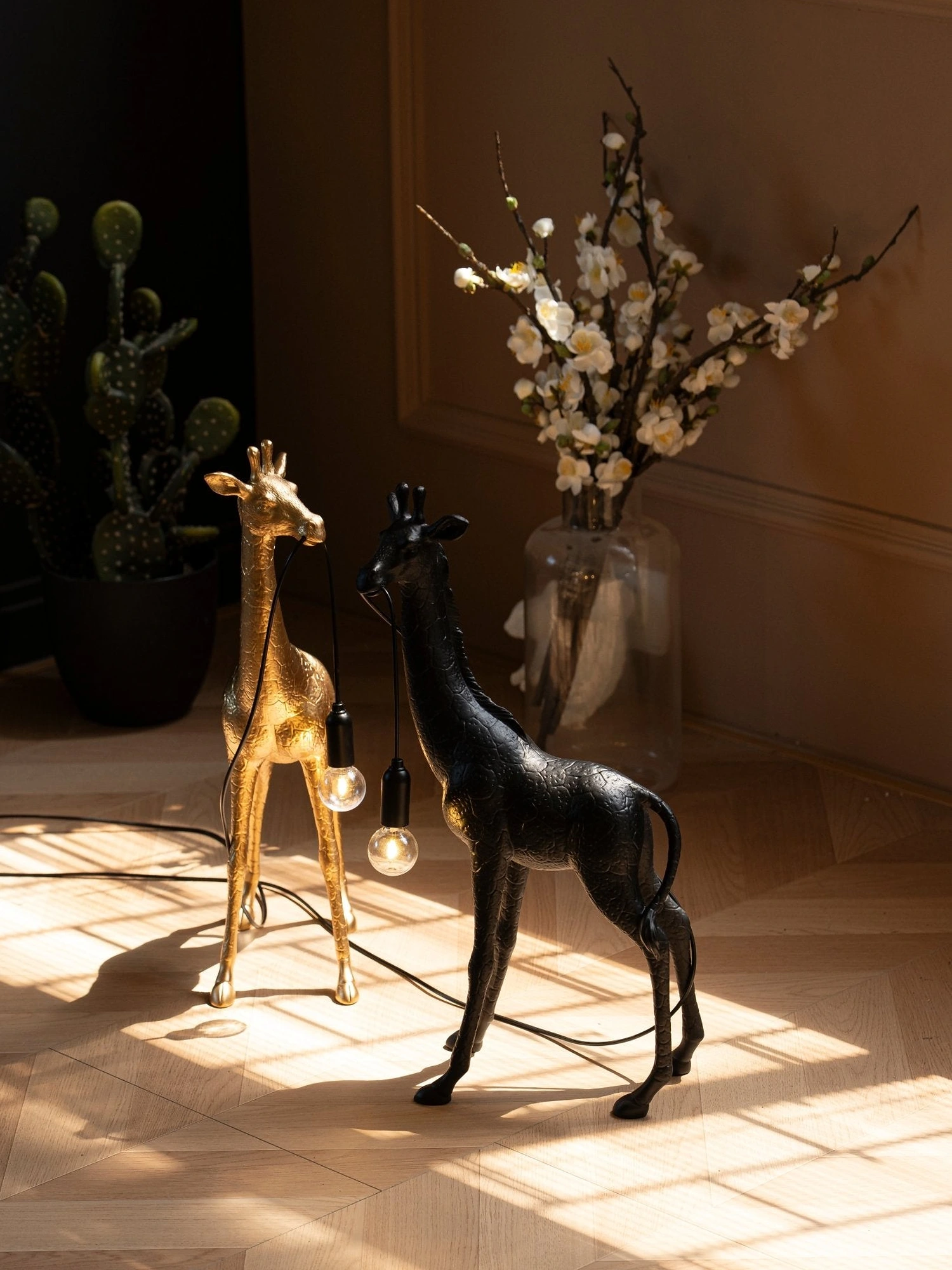 Giraffe Royale Sculpture Floor Lamp - Image 15
