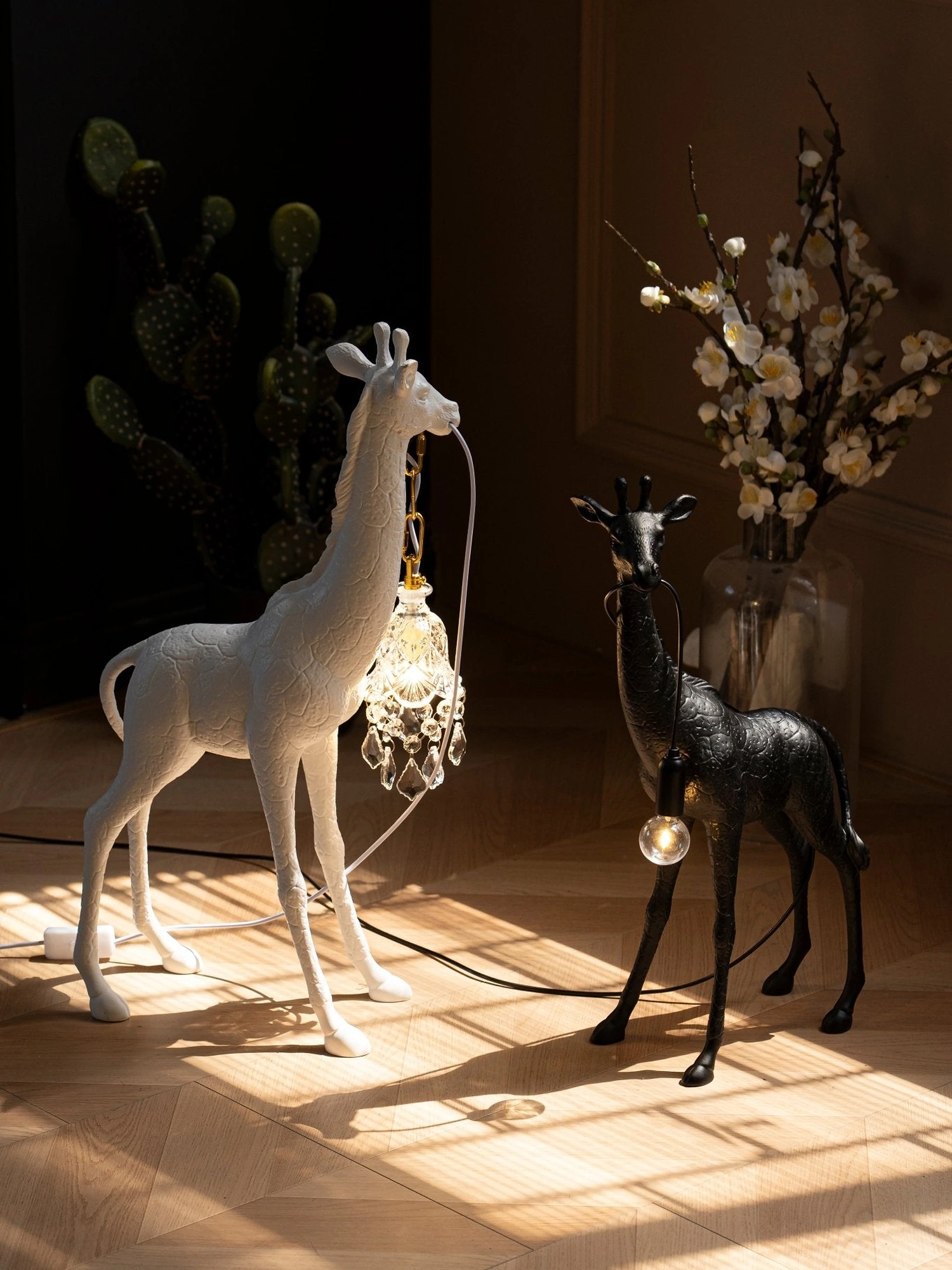 Giraffe Royale Sculpture Floor Lamp - Image 2