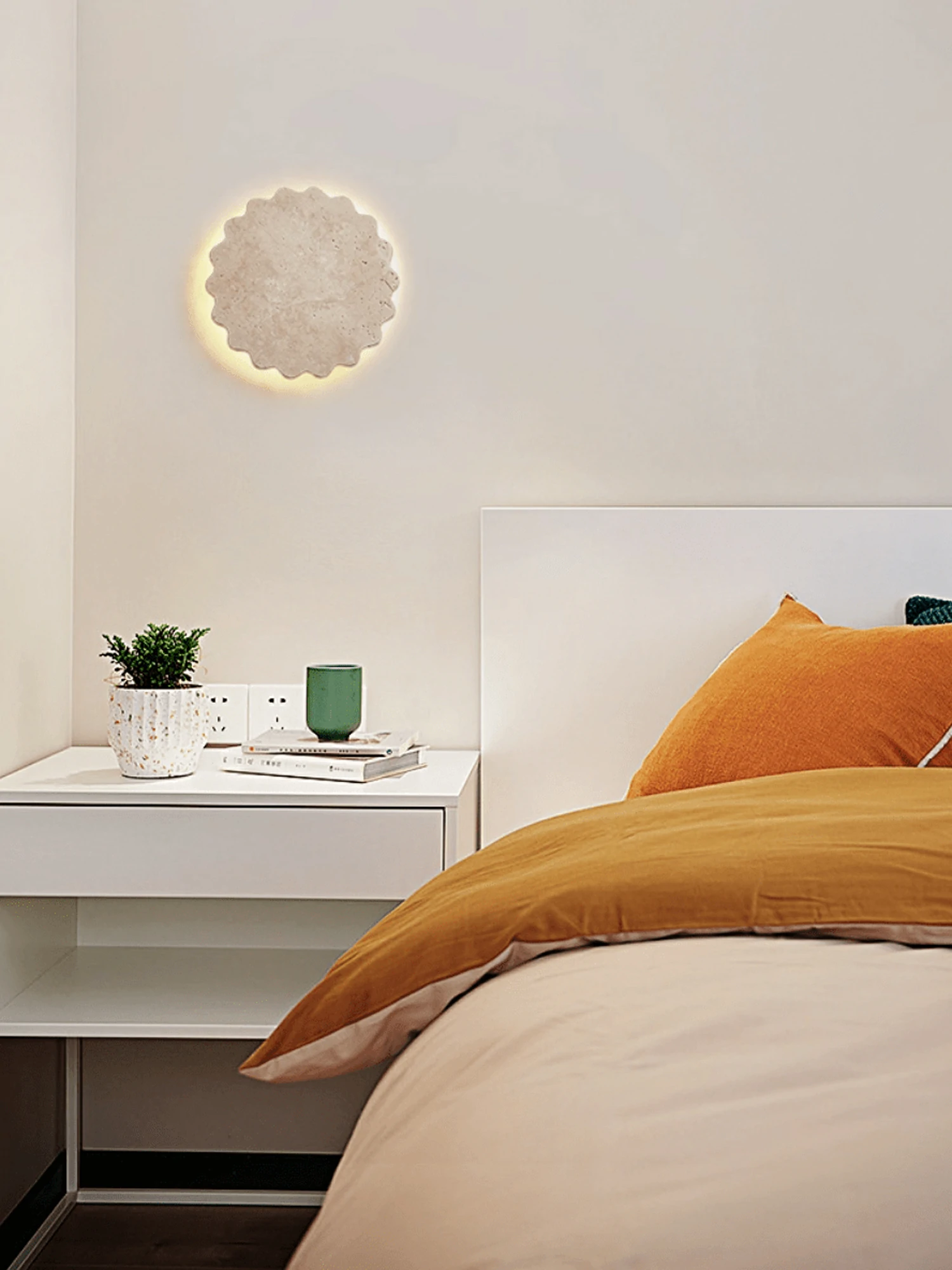 Luna Scallop Wall Sconce - Image 4